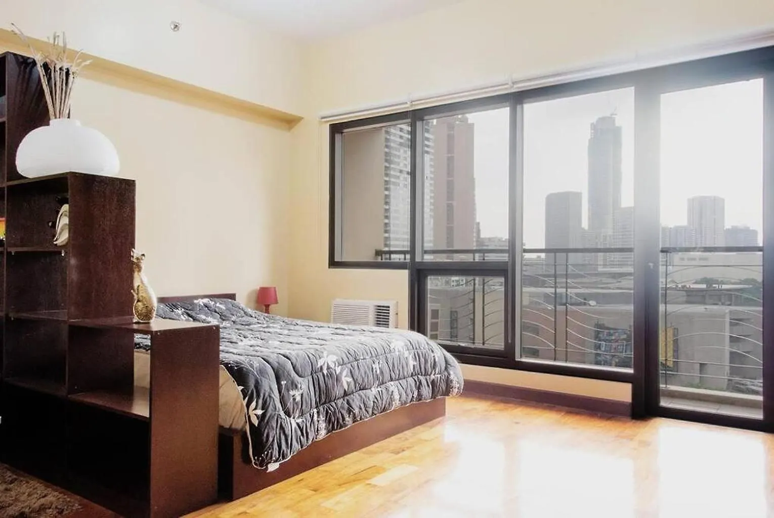 Greenbelt King Suite With Balcony At Mosaic Tower - Free Gym Pool Wifi & Washer + Manila