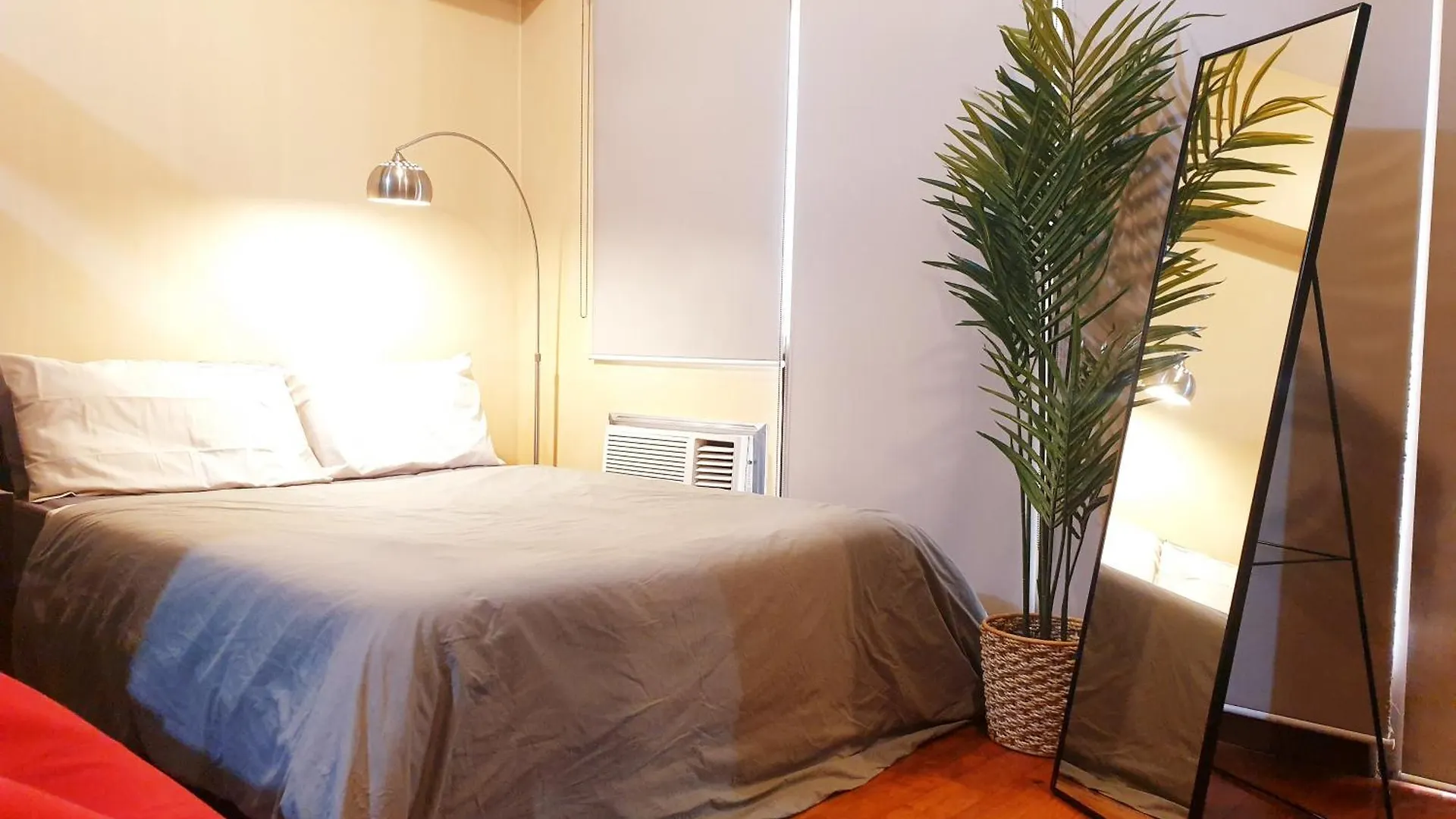 Greenbelt King Suite With Balcony At Mosaic Tower - Free Gym Pool Wifi & Washer + Manila Apartment
