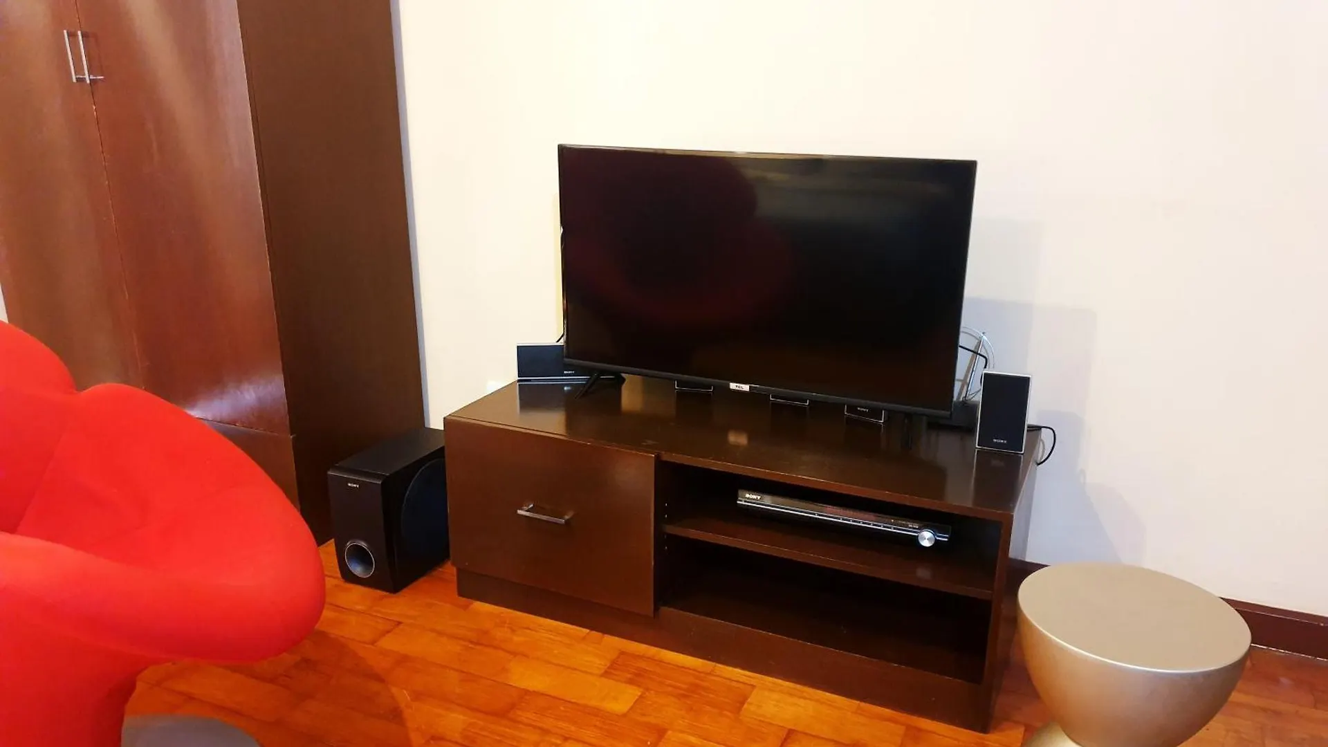 Apartment Greenbelt King Suite With Balcony At Mosaic Tower - Free Gym Pool Wifi & Washer + Manila