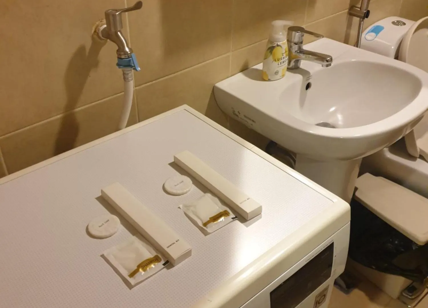 Apartment Greenbelt King Suite With Balcony At Mosaic Tower - Free Gym Pool Wifi & Washer + Manila