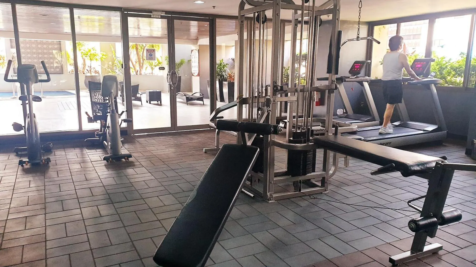 Greenbelt King Suite With Balcony At Mosaic Tower - Free Gym Pool Wifi & Washer + location